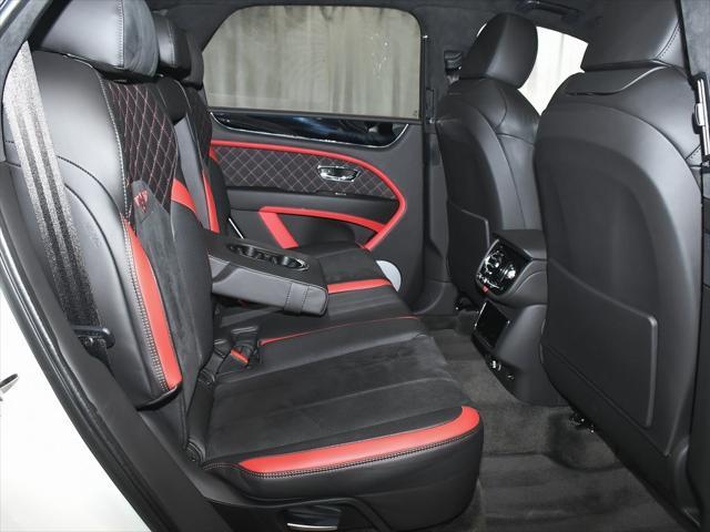 Photo of 2021 White Bentley Bentayga