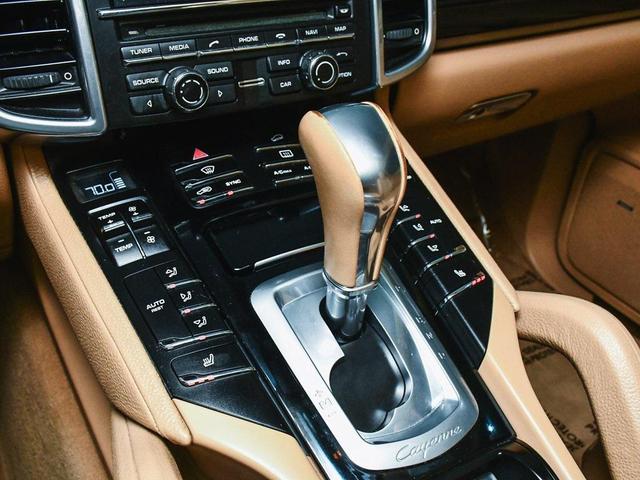 Photo of 2014 Jet Black Metallic Porsche Cayenne