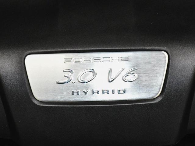 Photo of 2014 Jet Black Metallic Porsche Cayenne