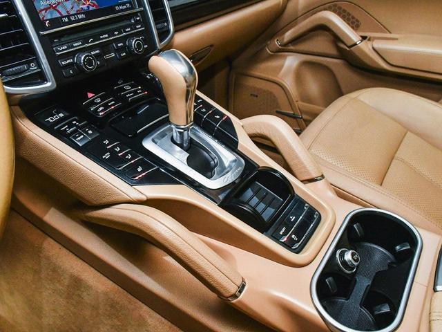 Photo of 2014 Jet Black Metallic Porsche Cayenne