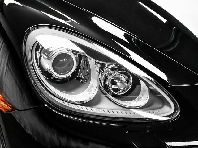 Photo of 2014 Jet Black Metallic Porsche Cayenne