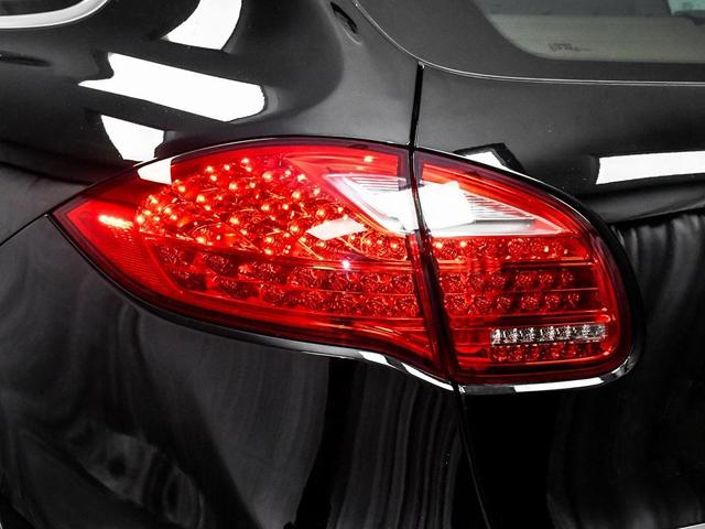 Photo of 2014 Jet Black Metallic Porsche Cayenne