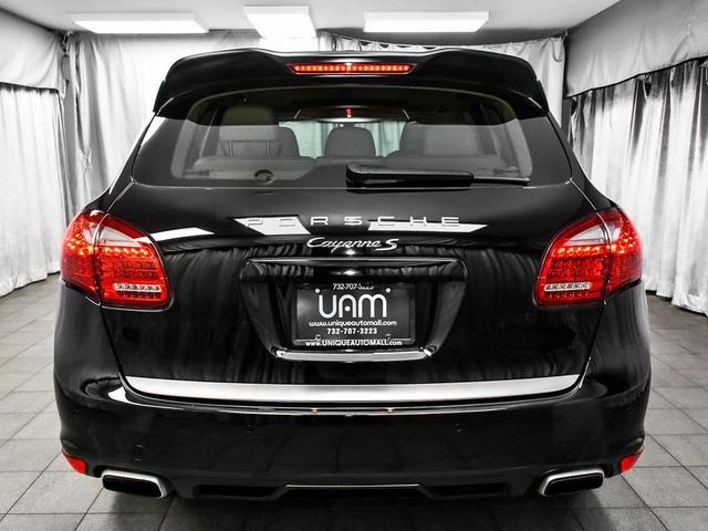 Photo of 2014 Jet Black Metallic Porsche Cayenne