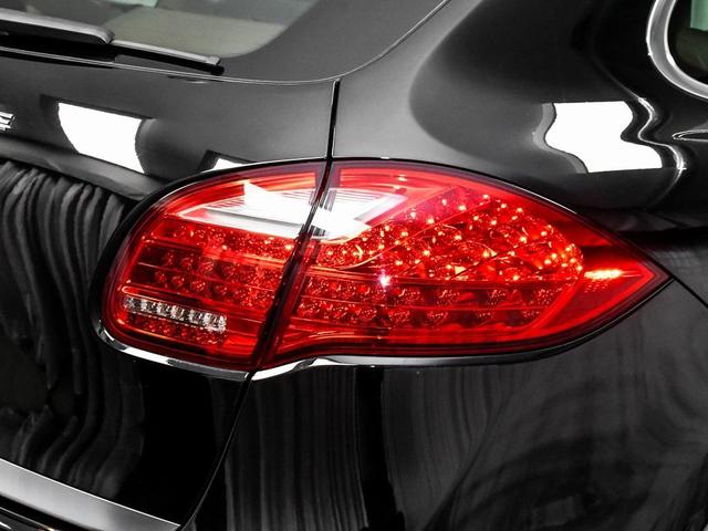 Photo of 2014 Jet Black Metallic Porsche Cayenne