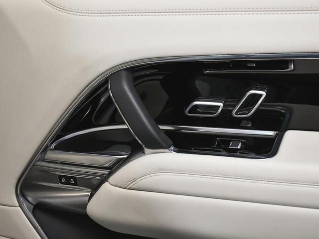 Photo of 2023 Fuji White Land Rover Range Rover