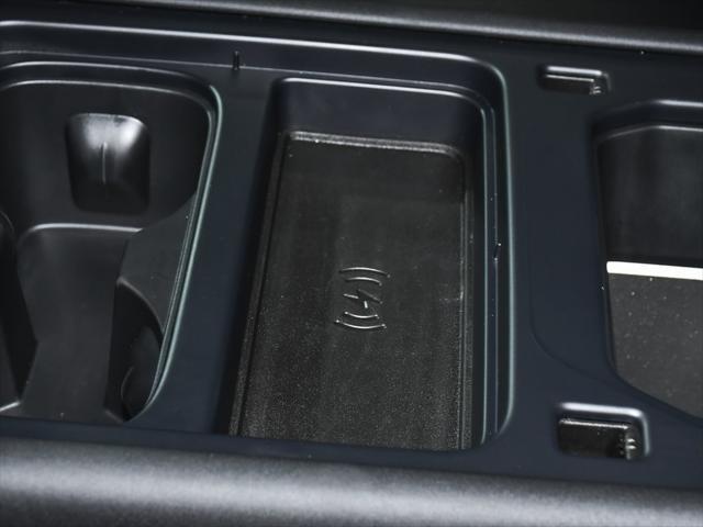 Photo of 2024 Eiger Gray Metallic Land Rover Defender