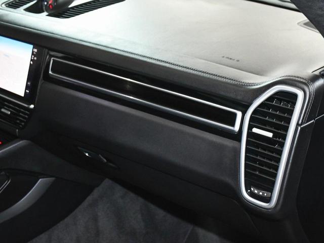 Photo of 2022 Black Porsche Cayenne