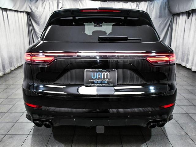 Photo of 2022 Black Porsche Cayenne