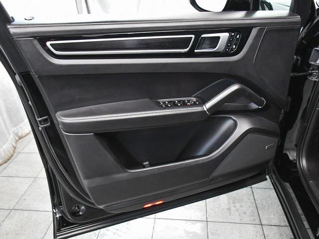 Photo of 2022 Black Porsche Cayenne