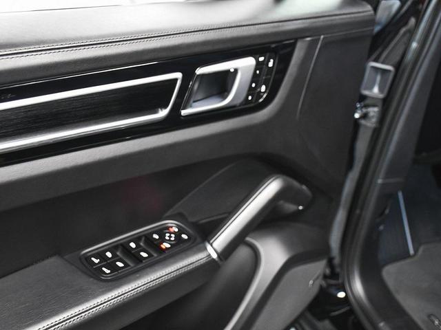 Photo of 2022 Black Porsche Cayenne