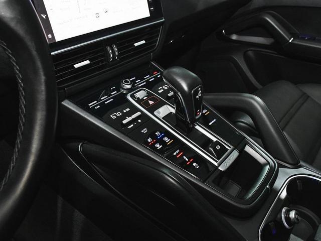 Photo of 2022 Black Porsche Cayenne