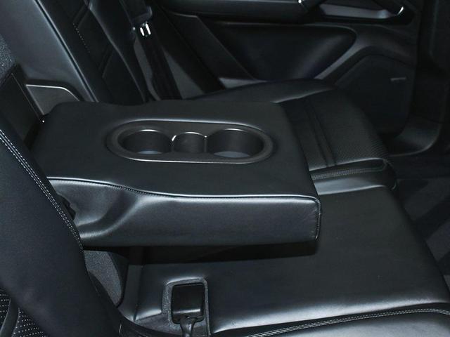 Photo of 2022 Black Porsche Cayenne