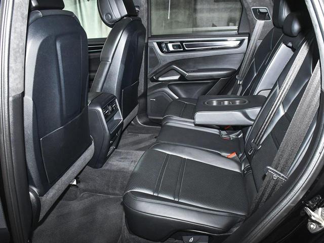 Photo of 2022 Black Porsche Cayenne