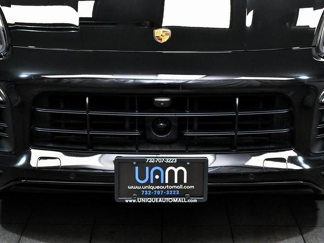 Photo of 2022 Black Porsche Cayenne