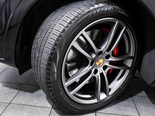 Photo of 2022 Black Porsche Cayenne