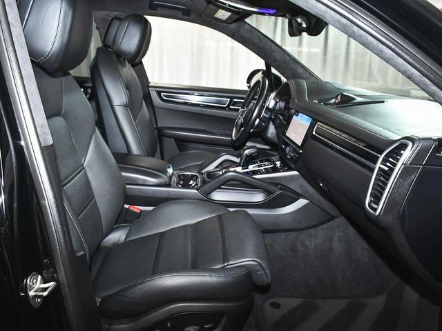 Photo of 2022 Black Porsche Cayenne