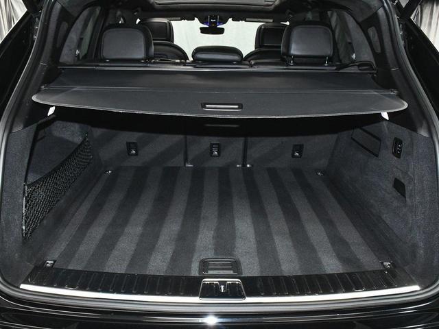 Photo of 2022 Black Porsche Cayenne