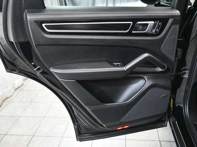 Photo of 2022 Black Porsche Cayenne