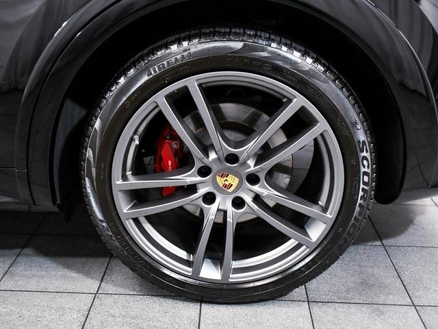 Photo of 2022 Black Porsche Cayenne