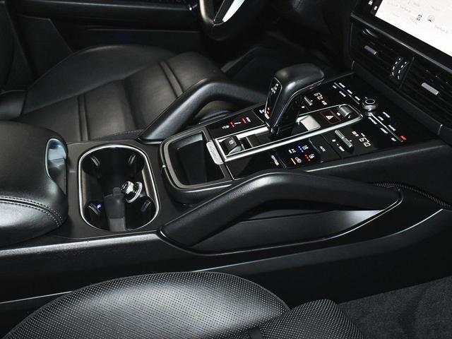 Photo of 2022 Black Porsche Cayenne