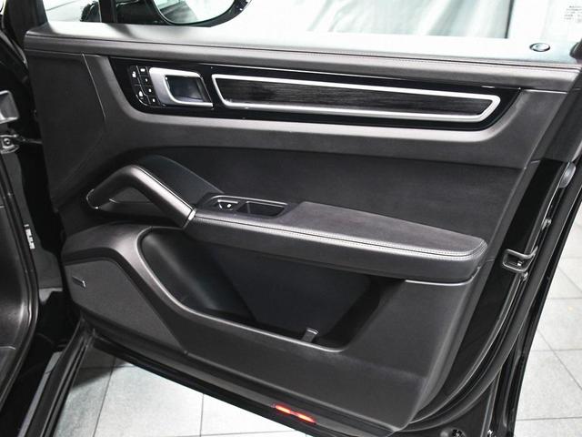 Photo of 2022 Black Porsche Cayenne