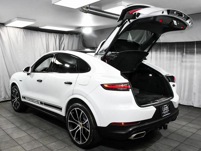 Photo of 2022 White Porsche Cayenne