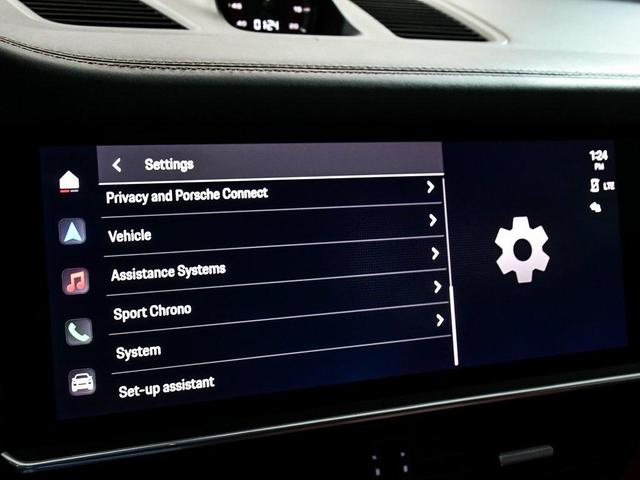 Photo of 2022 White Porsche Cayenne