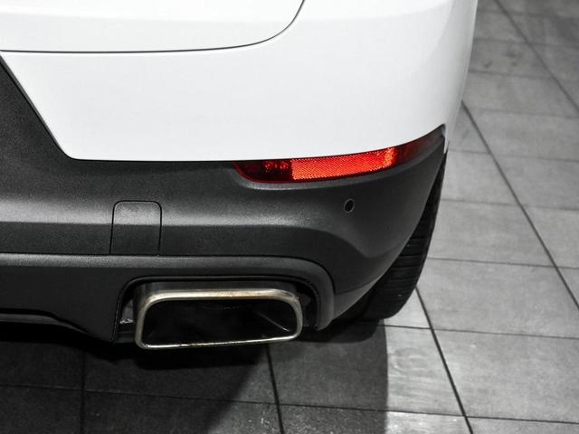 Photo of 2022 White Porsche Cayenne