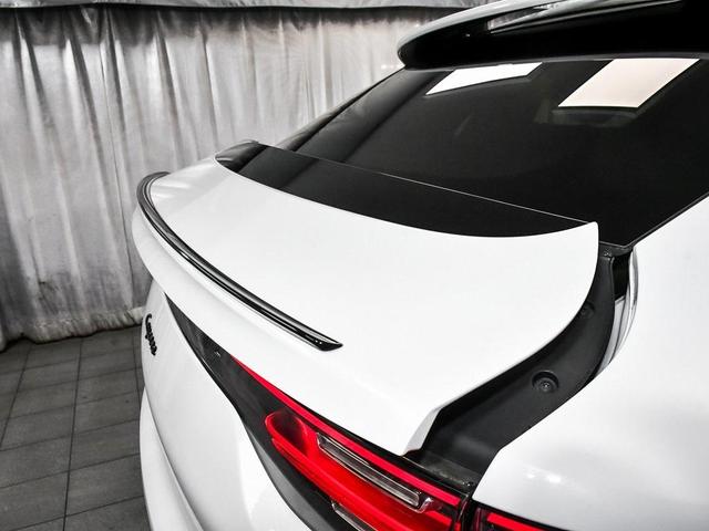 Photo of 2022 White Porsche Cayenne