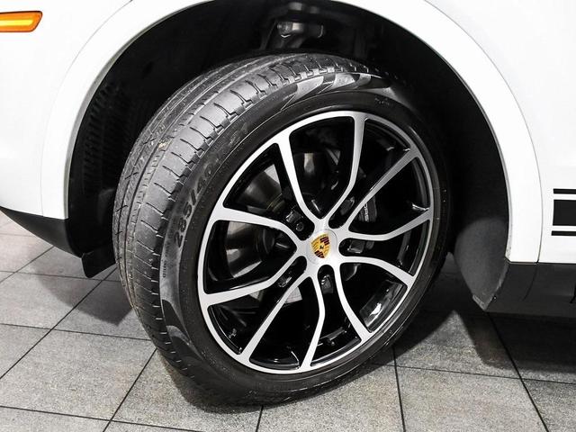 Photo of 2022 White Porsche Cayenne