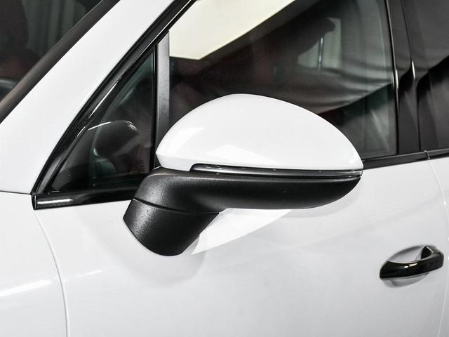 Photo of 2022 White Porsche Cayenne