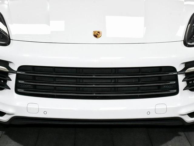 Photo of 2022 White Porsche Cayenne
