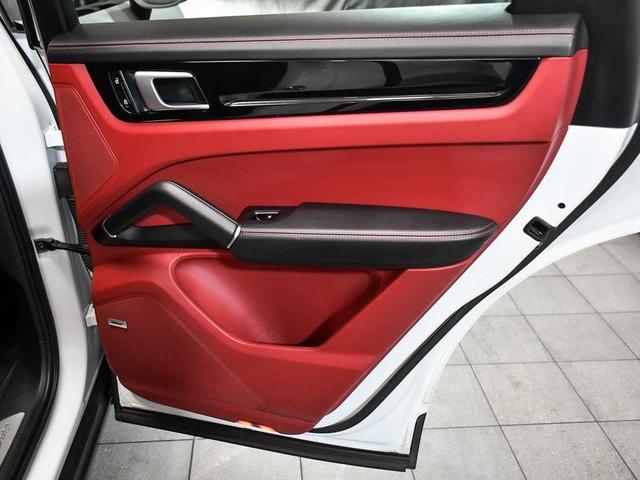 Photo of 2022 White Porsche Cayenne