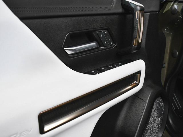 Photo of 2025 Deep Aurora Metallic (Dark Bronze) GMC HUMMER EV SUV
