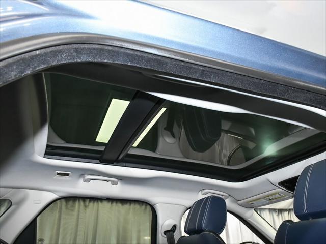 Photo of 2020 Byron Blue Metallic Land Rover Range Rover Velar