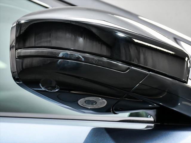 Photo of 2020 Byron Blue Metallic Land Rover Range Rover Velar