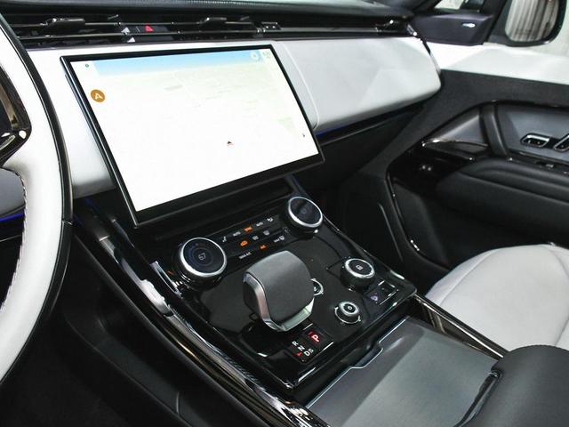 Photo of 2023 White Land Rover Range Rover Sport