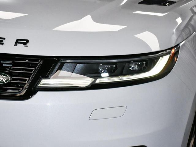 Photo of 2023 White Land Rover Range Rover Sport