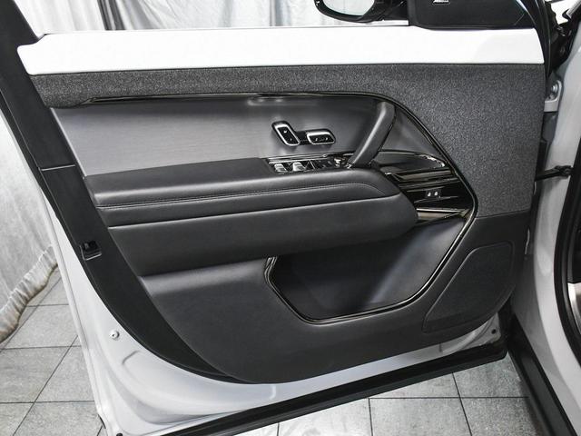 Photo of 2023 White Land Rover Range Rover Sport