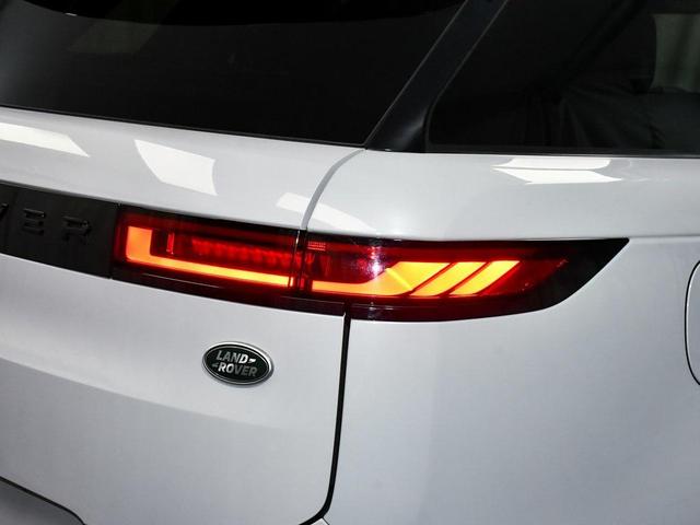 Photo of 2023 White Land Rover Range Rover Sport
