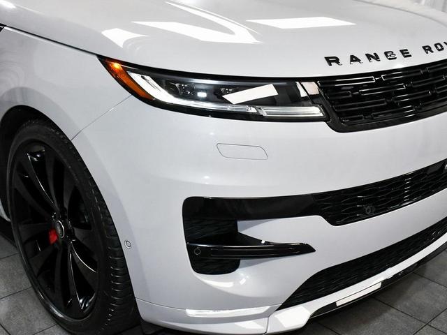 Photo of 2023 White Land Rover Range Rover Sport