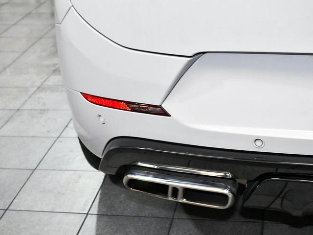 Photo of 2023 White Land Rover Range Rover Sport