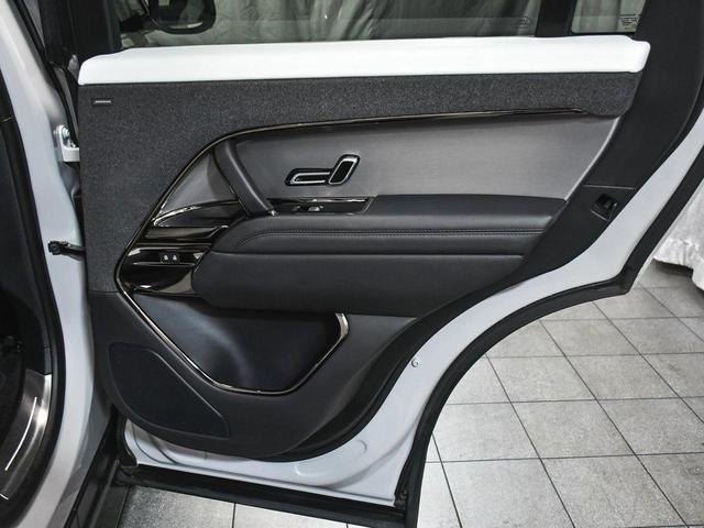 Photo of 2023 White Land Rover Range Rover Sport