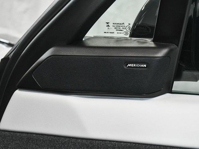 Photo of 2023 White Land Rover Range Rover Sport