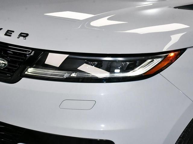 Photo of 2023 White Land Rover Range Rover Sport