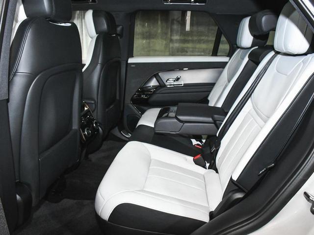 Photo of 2023 White Land Rover Range Rover Sport