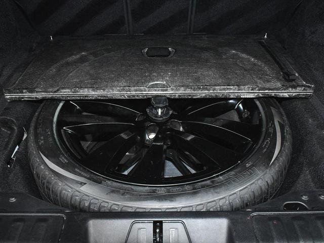 Photo of 2023 White Land Rover Range Rover Sport