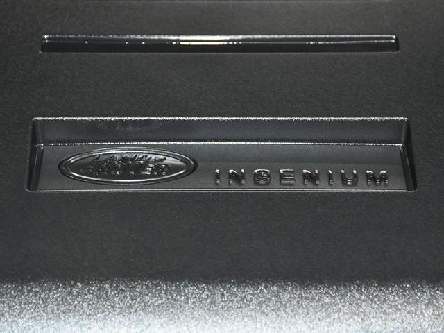 Photo of 2023 White Land Rover Range Rover Sport