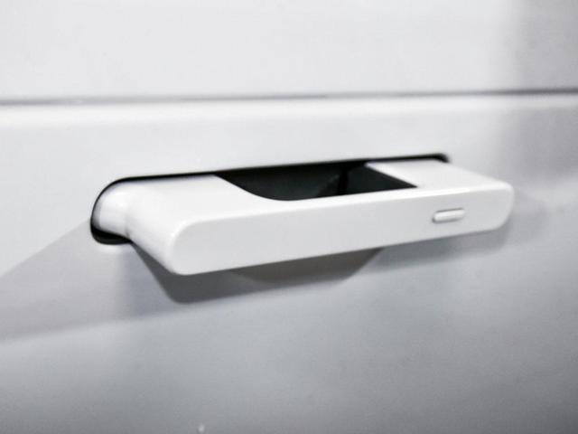 Photo of 2023 White Land Rover Range Rover Sport