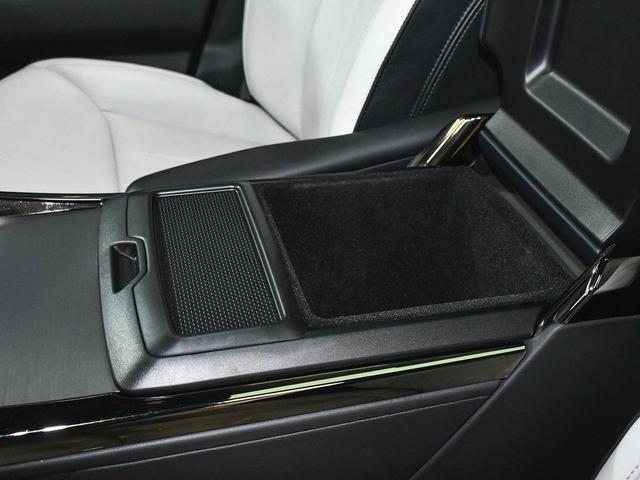 Photo of 2023 White Land Rover Range Rover Sport